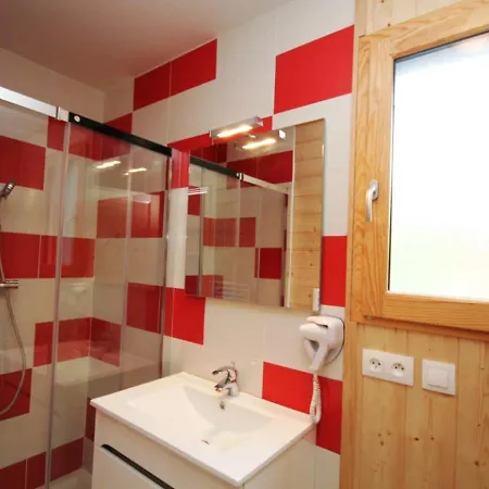 Chalet Mont-dore Avec Terrasse, Proche Centre, 6 Pers. *